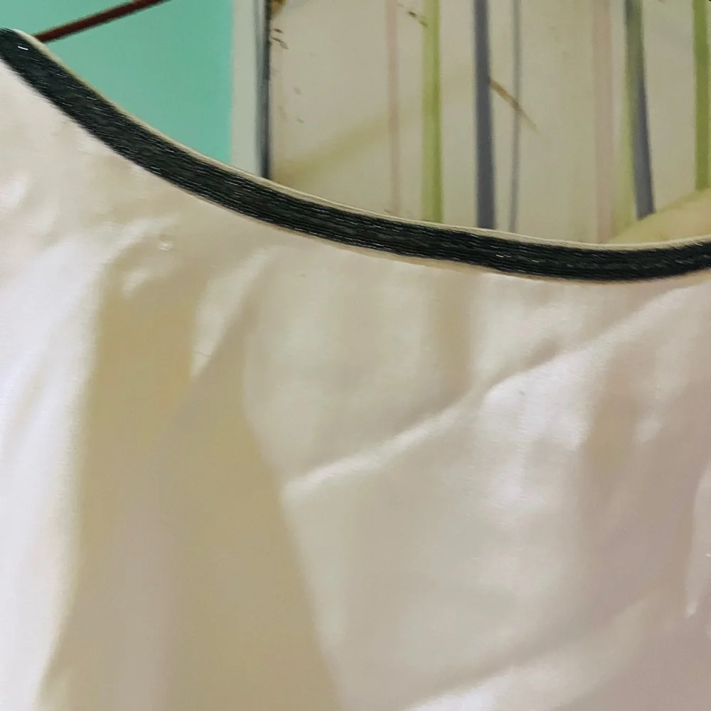 Madame cream top with pleated sleeves! - Picture 3 of 7